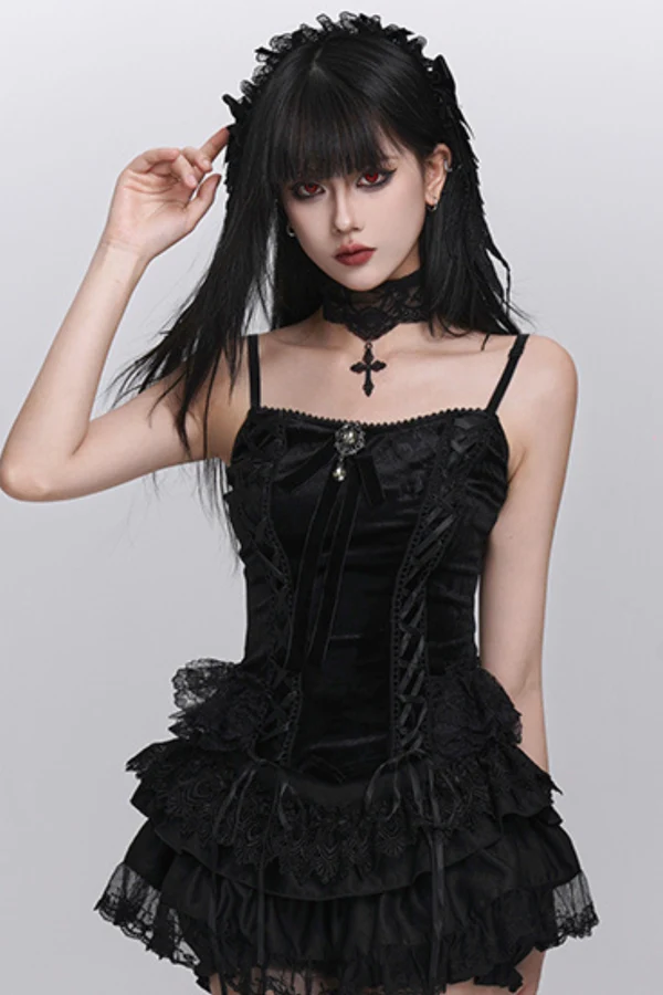 A woman with long black hair in a black lace dress, the figure who stands still in this example